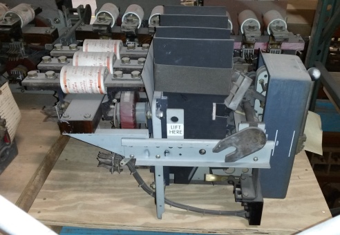 600 Amp, ALLIS CHALMERS, LA-600F, 480 V., FUSED AIR CIRCUIT BREAKER, M/O, D/O: 1