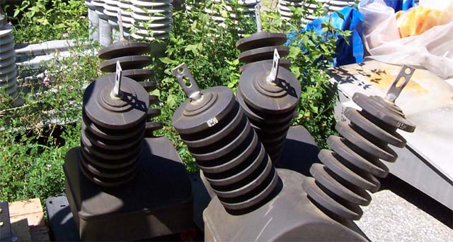 GENERAL ELECTRIC JVT-200 PT'S, Pri 27600, BIL 200 KV, 240:1, ACC. 0.3, 776X30G3