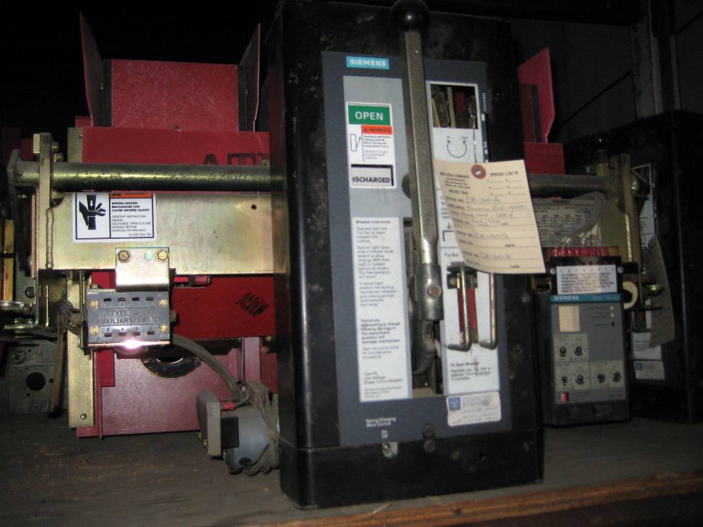 4000 Amp, SIEMENS, RL-4000, 600 V., EO/DO, 120VAC CLOSE & TRIP