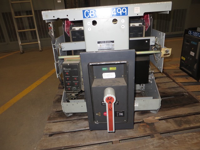 3200 Amp, GE, AKR-8D-75, 480 V., MANUALLY OPERATED, DRAW-OUT:1