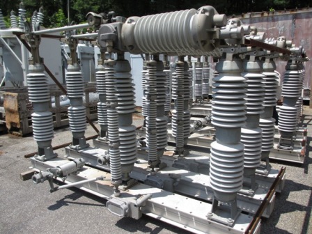 [037109] 1200 Amp, S&C, No. MARK IV, 115000 V., 61 KA MOM., 550 KV BIL, CIRCUIT SWITCHER