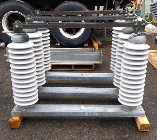 [040812] 600 Amp, SOUTHERN STATES, No. PBO, 69000 V., BIL 350, 40 KV MOM: